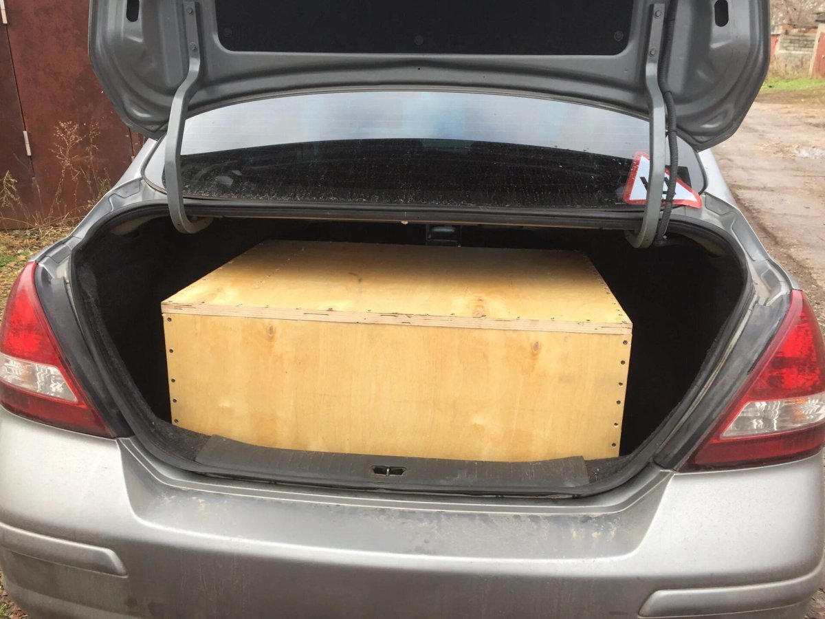 Tiida седан багажник