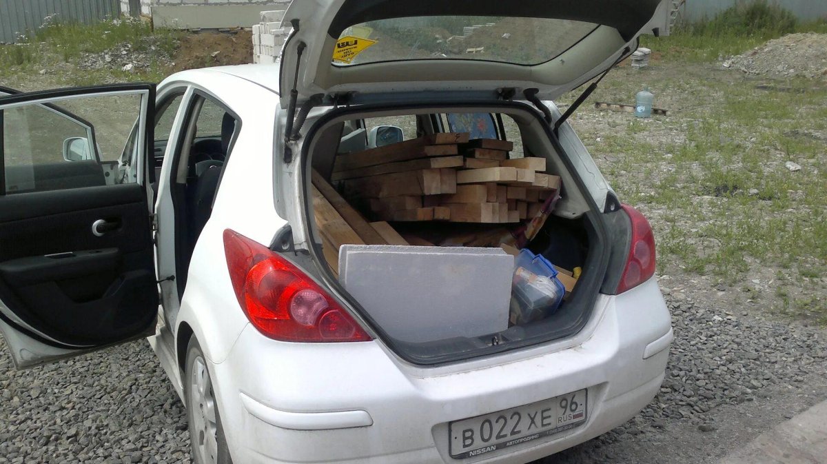 Nissan Tiida багажник