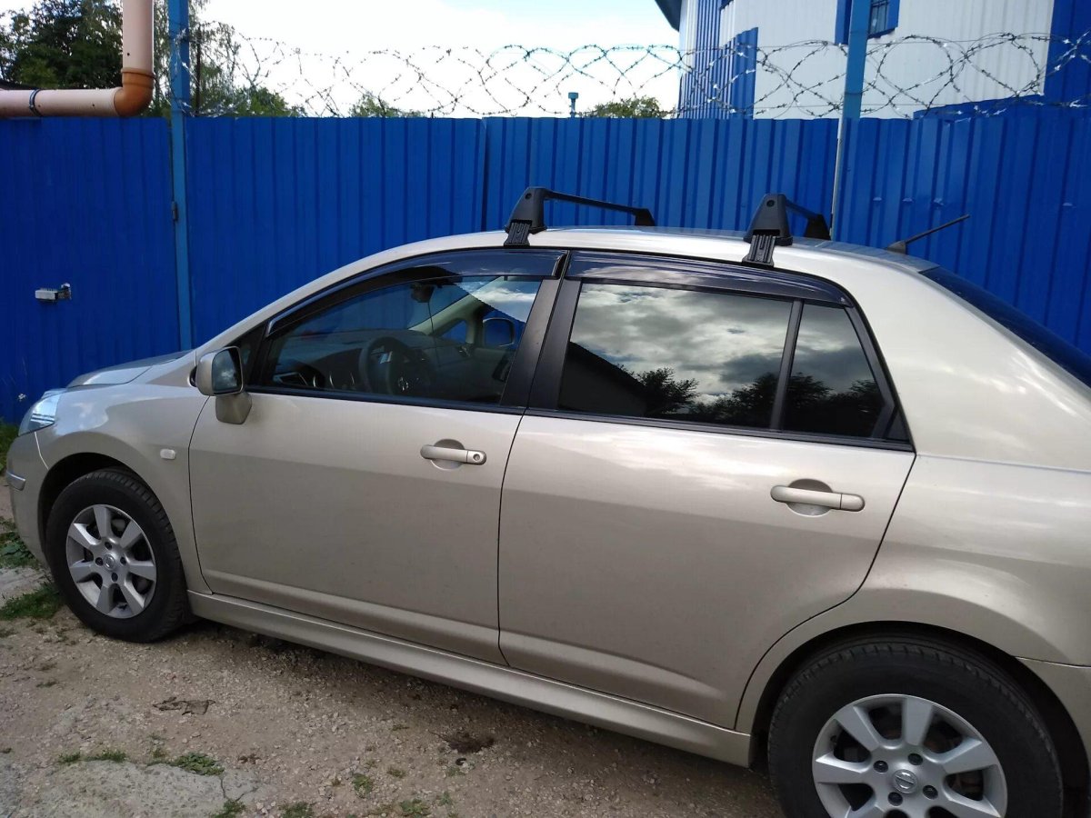 Nissan Tiida багажник на крышу