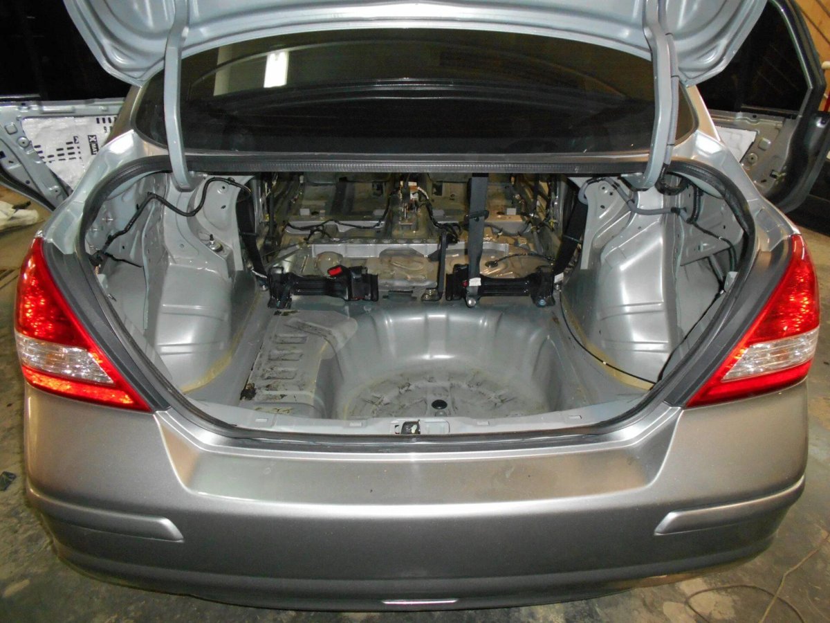 Nissan Tiida багажник