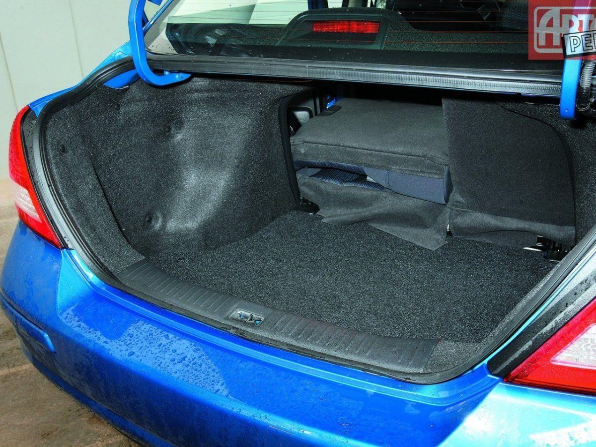 Тиида седан багажник