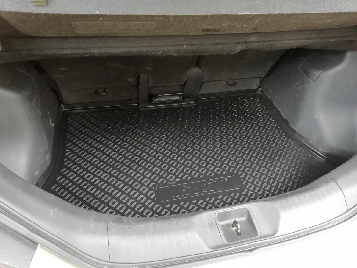 Nissan Tiida багажник