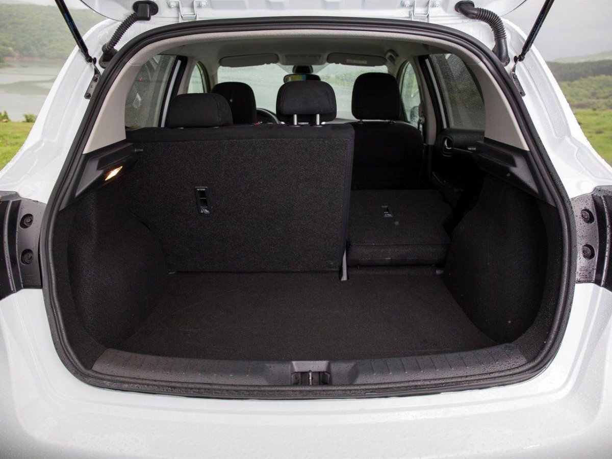 Nissan Tiida 2015 багажник