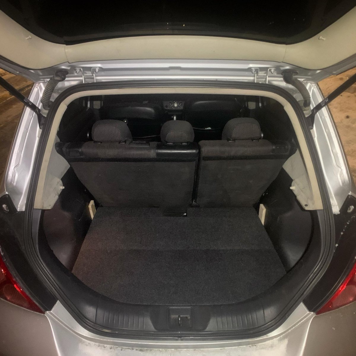 Ниссан Тиида фальшпол