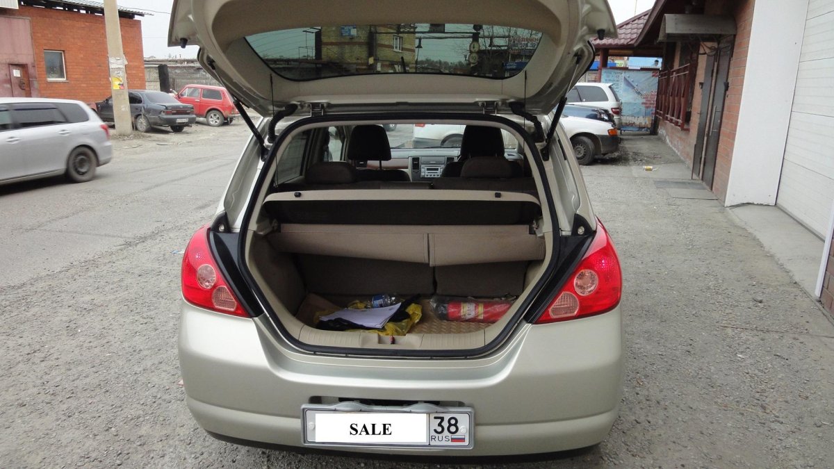 Nissan Tiida багажник