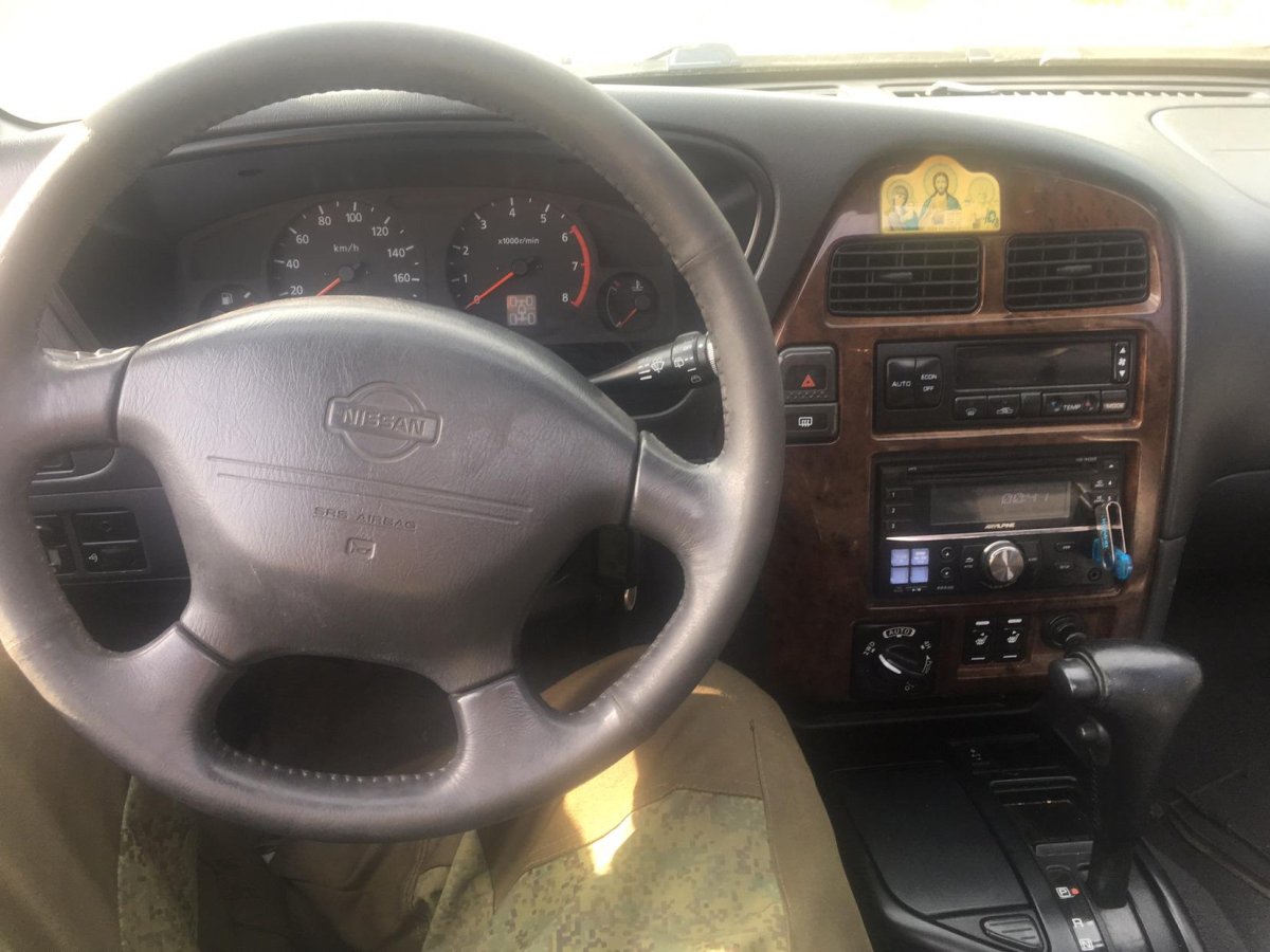 Nissan.Pathfinder 1997 Interior