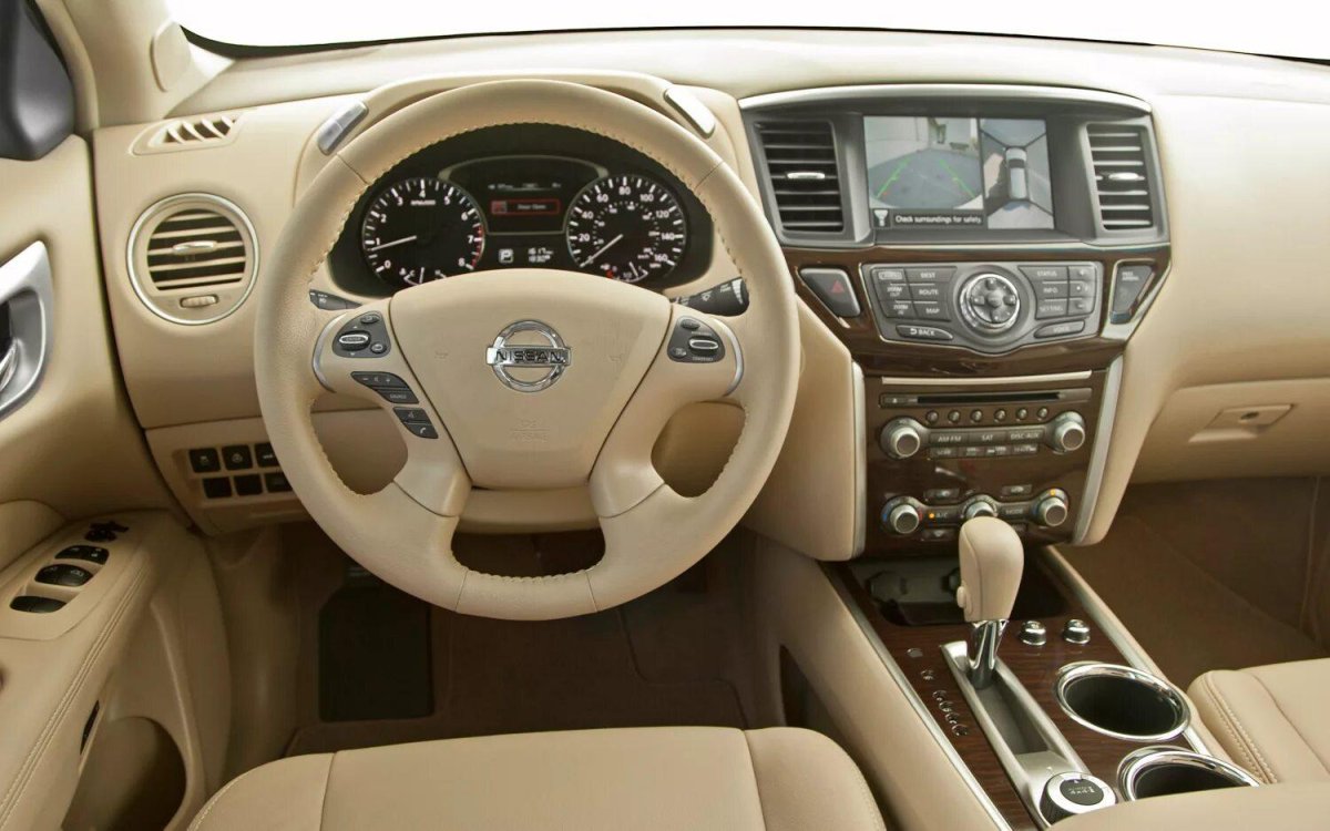 Nissan Pathfinder 2016 салон