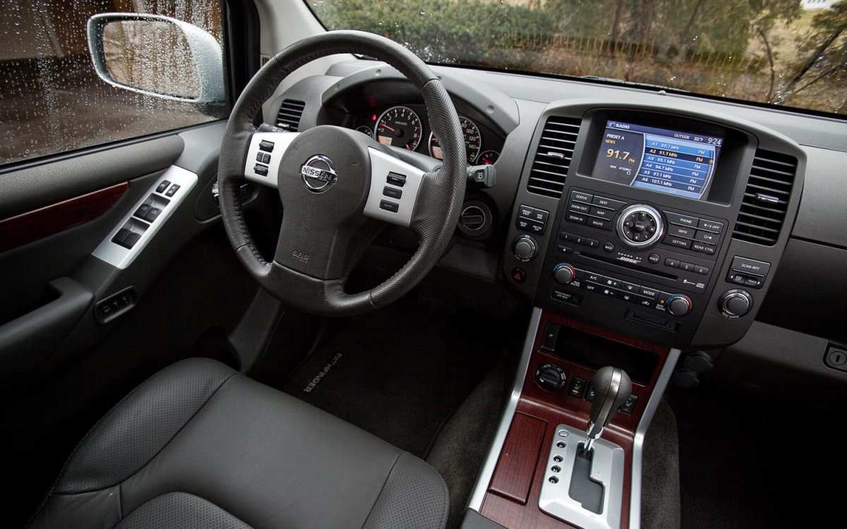 Nissan Pathfinder 2011 салон