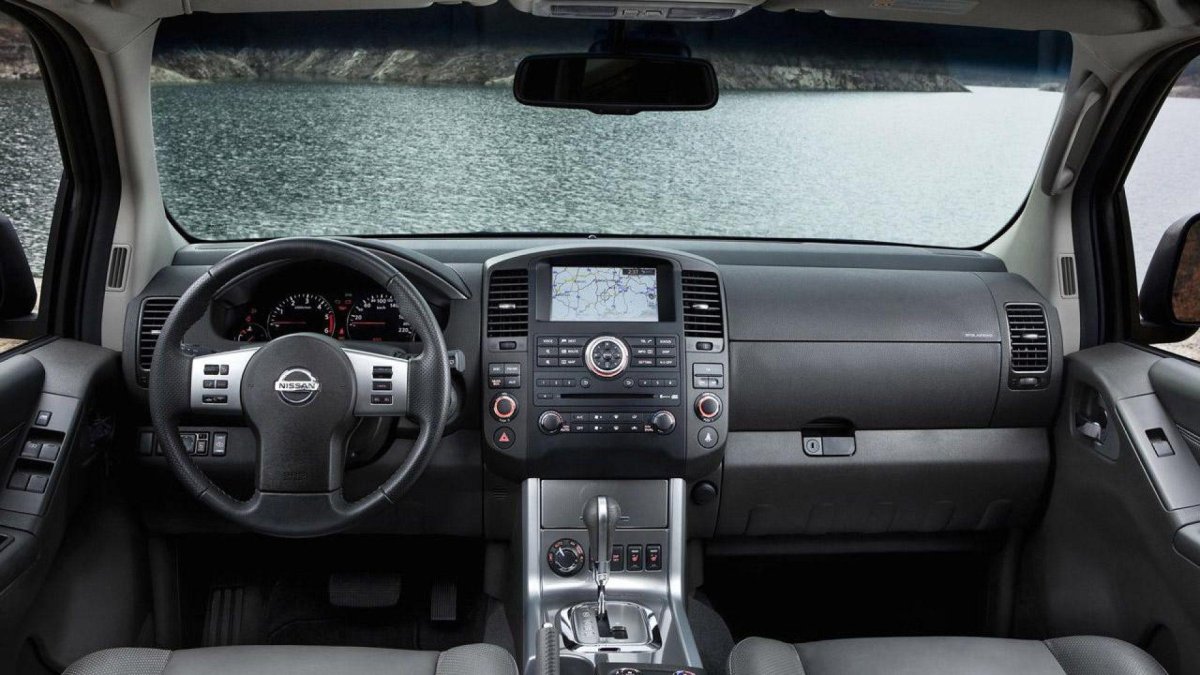 Nissan Pathfinder 2010 салон