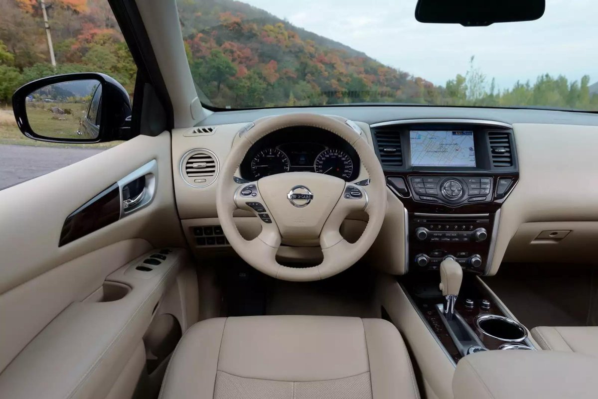Nissan Pathfinder 2018 салон