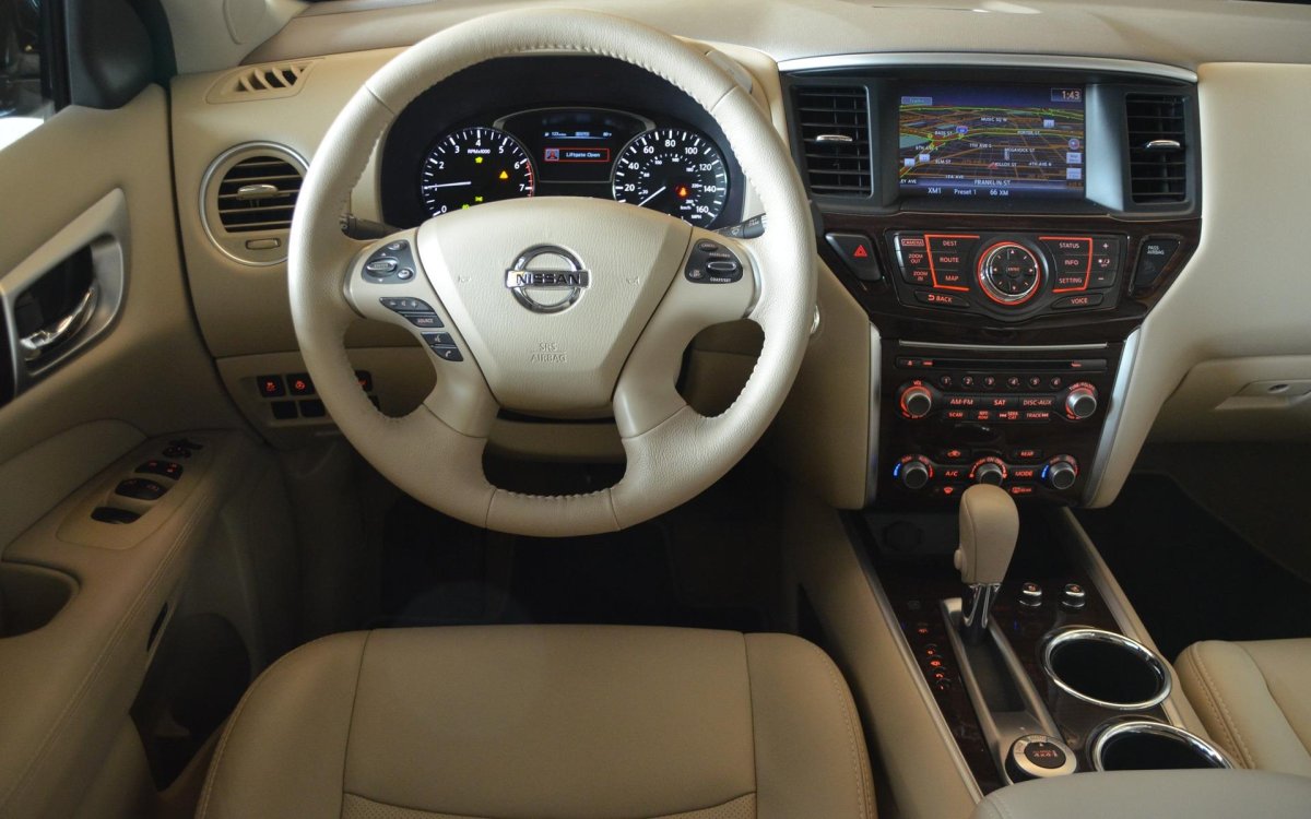 Nissan Pathfinder 2016 салон