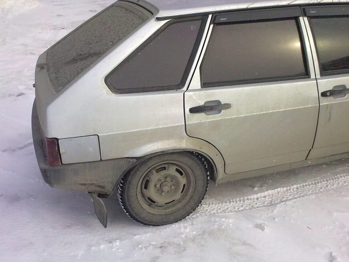 ВАЗ 2109 серебристая тонированная