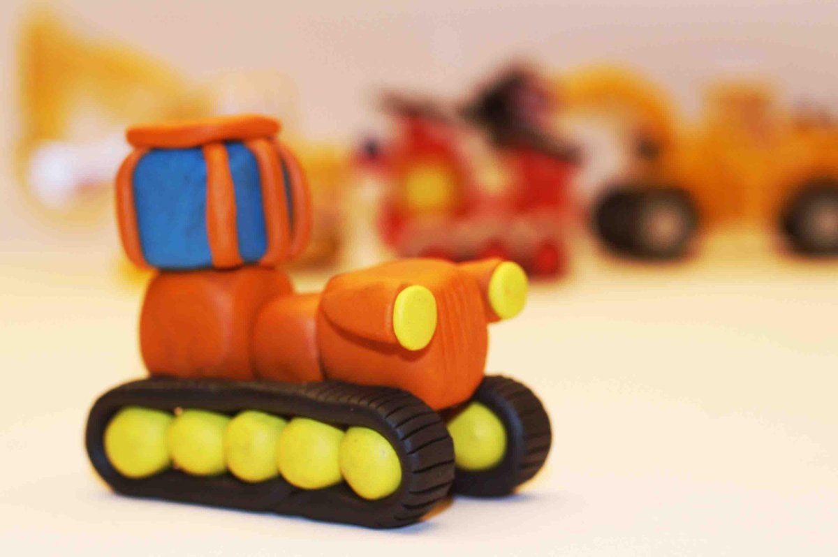 Машинка из пластилина