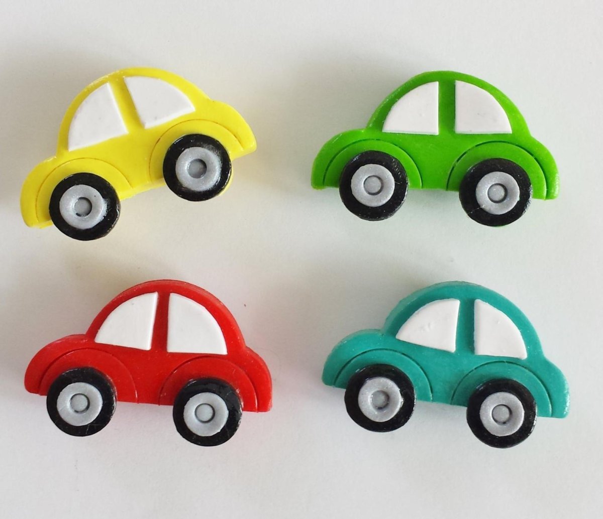 Машинка из пластилина для детей