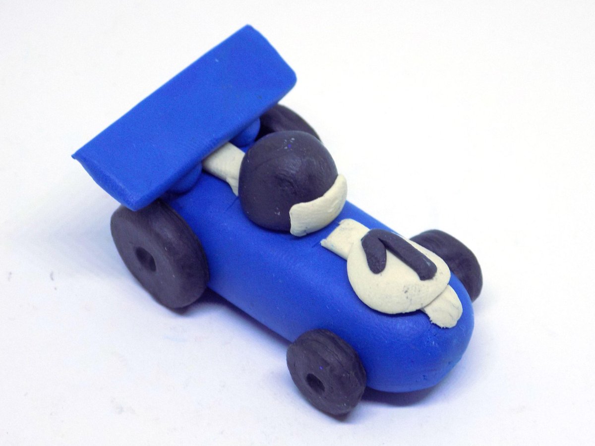 Машинка из пластилина