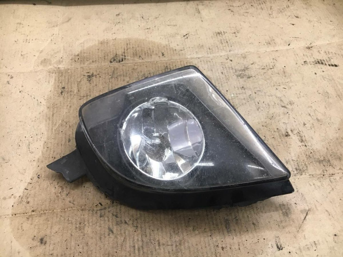 Противотуманка на БМВ е90