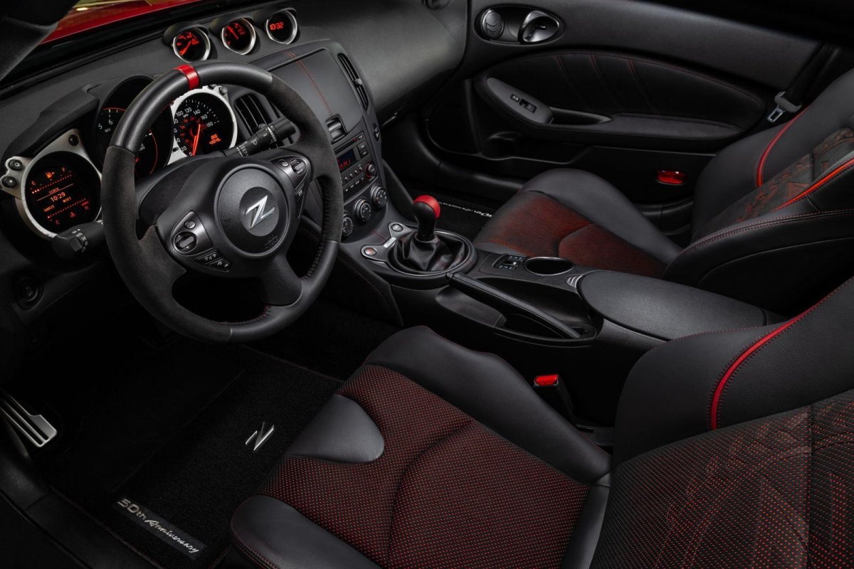 Nissan 370 z Nismo Interior
