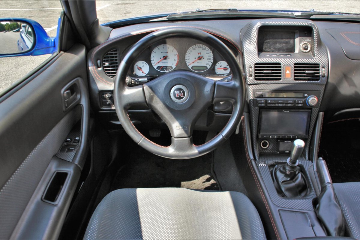 Skyline r34 салон левый руль