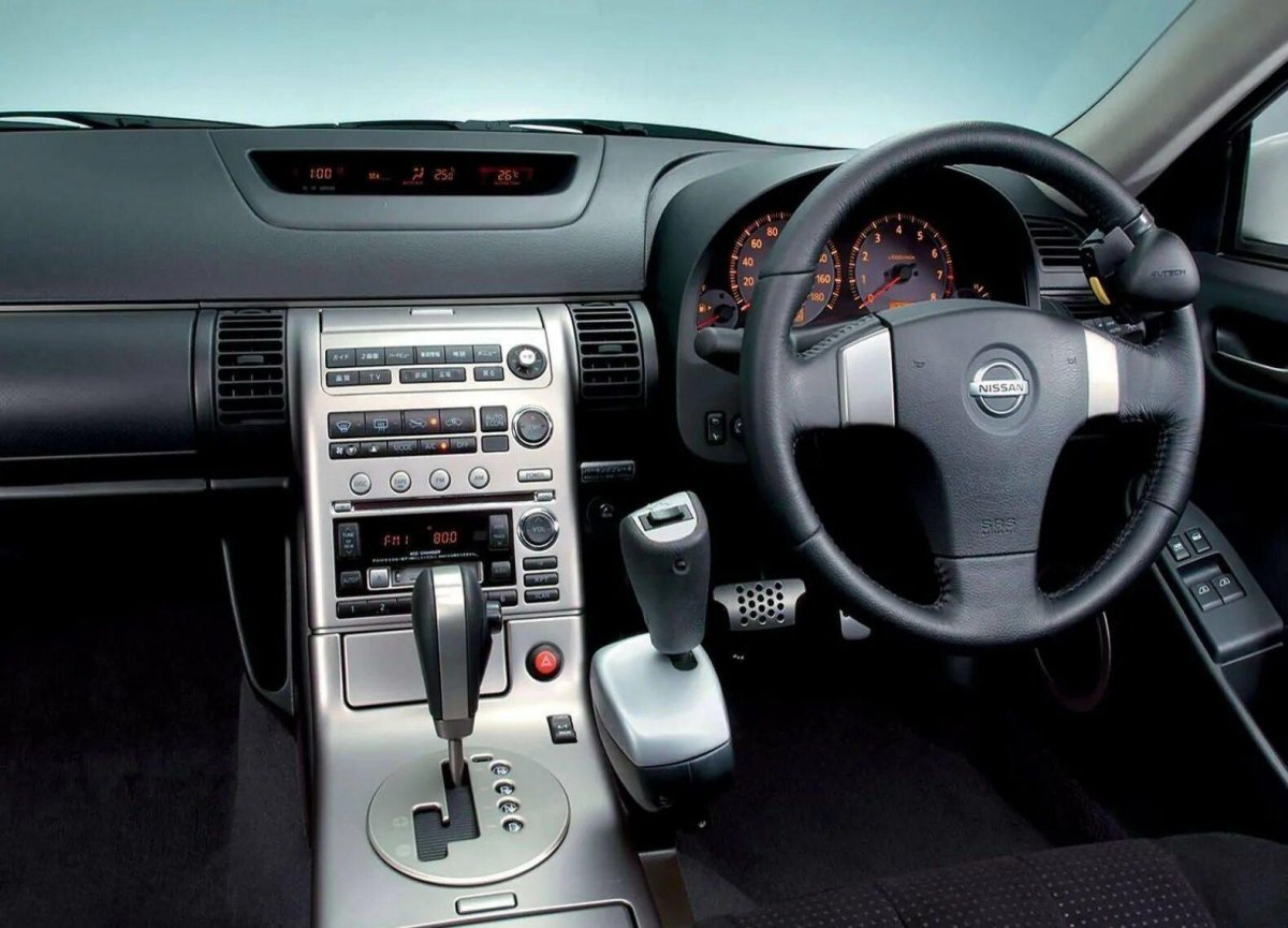 Nissan Skyline 2003 салон