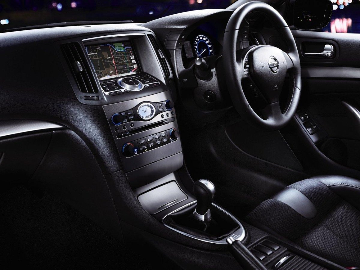 Nissan Skyline v36 салон