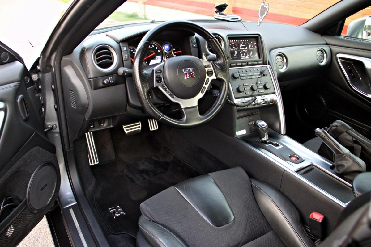 Nissan GTR 35 салон