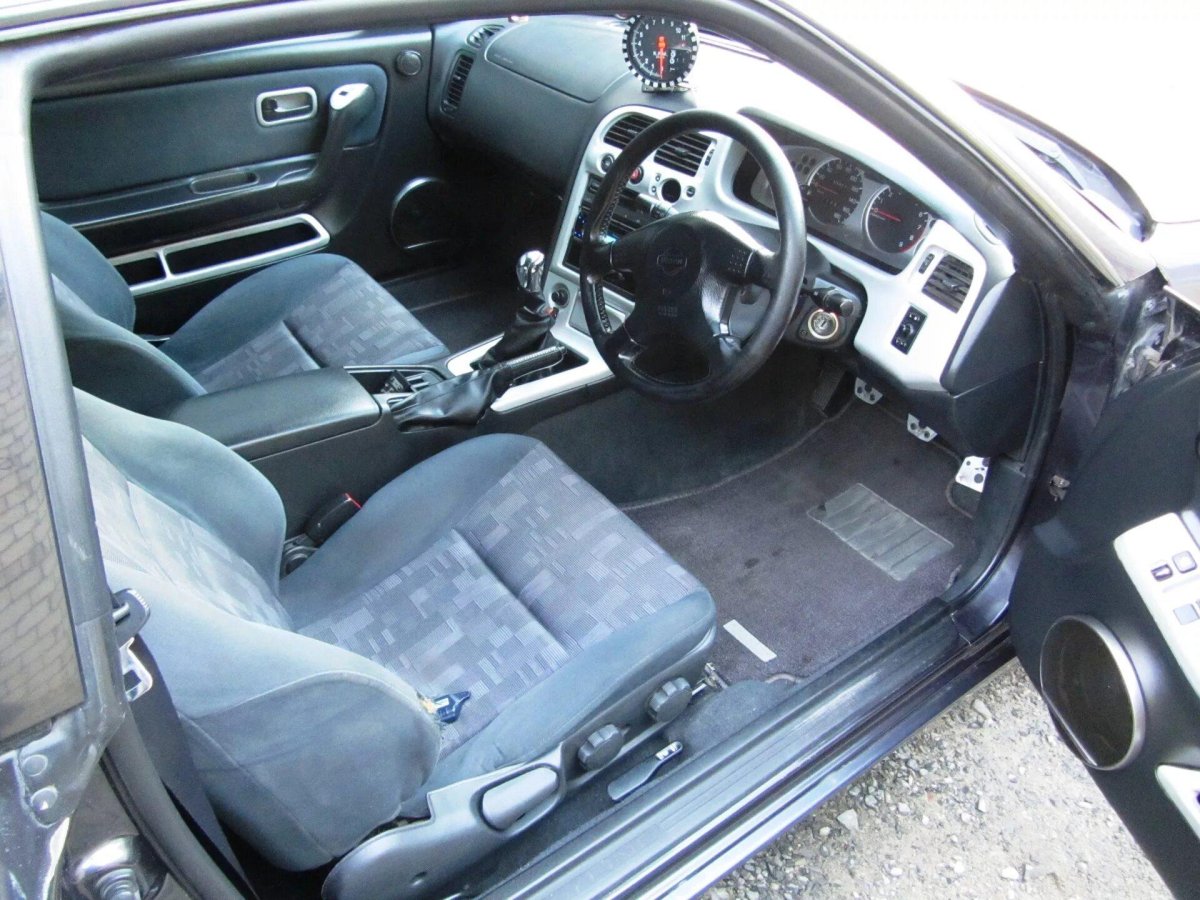 Nissan Skyline 33 салон