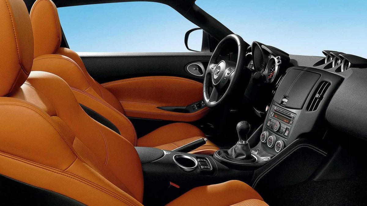 Nissan 370z салон