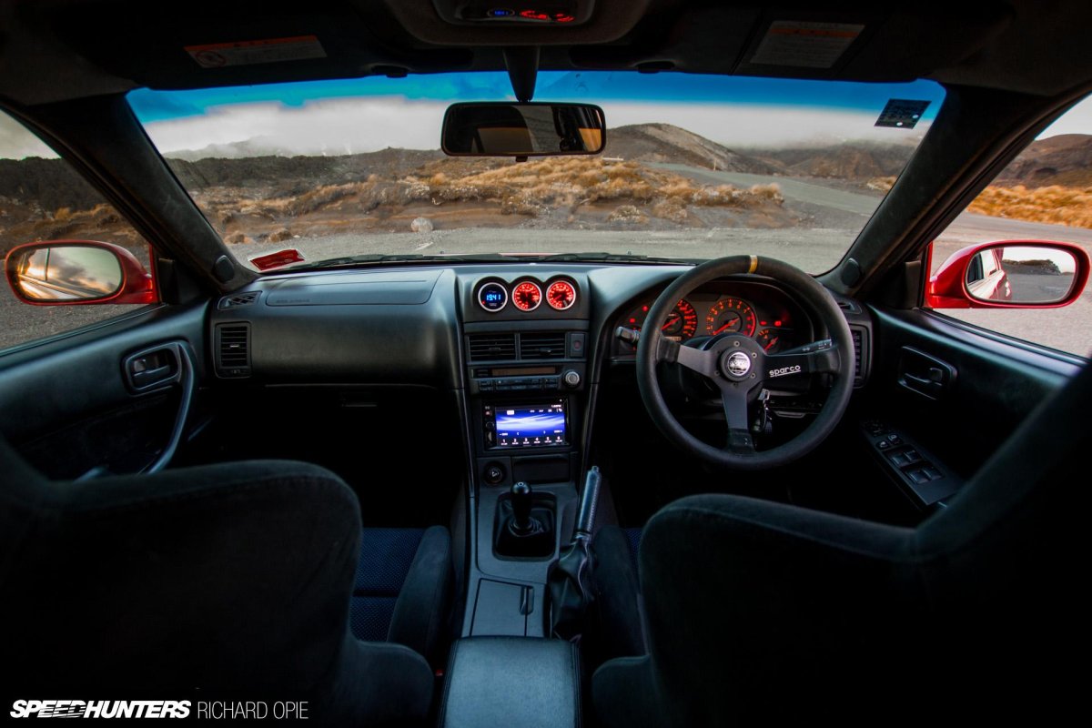 Nissan Skyline GTR 34 салон