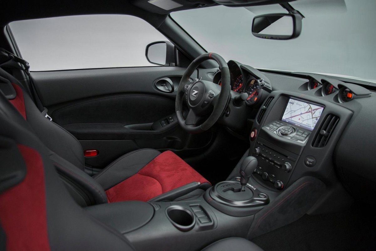Nissan 370z салон