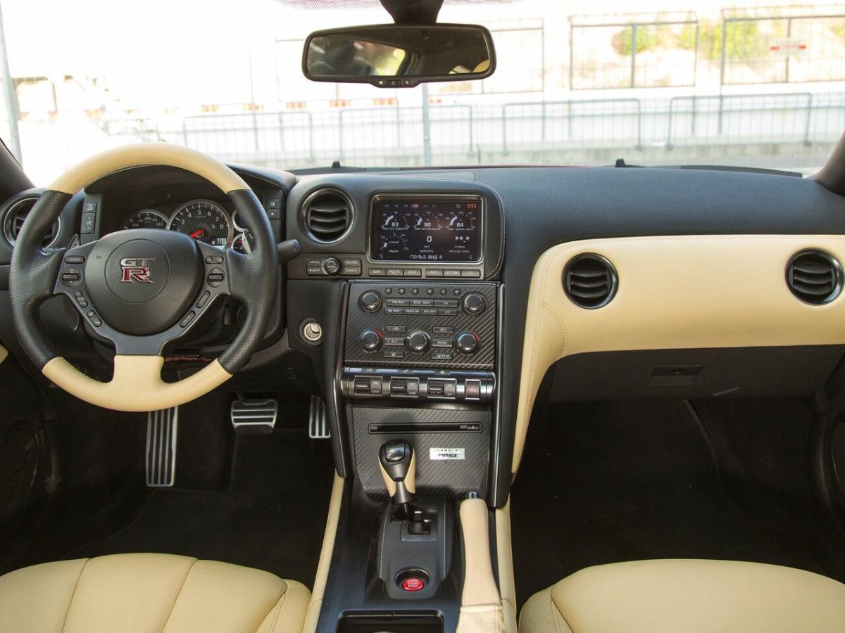 Ниссан ГТР 2014 салон