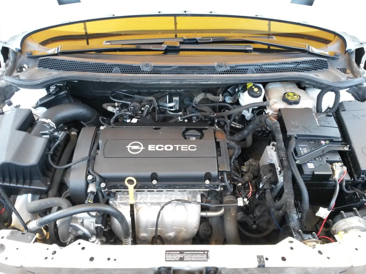 Opel Astra j 1.6 подкапотка