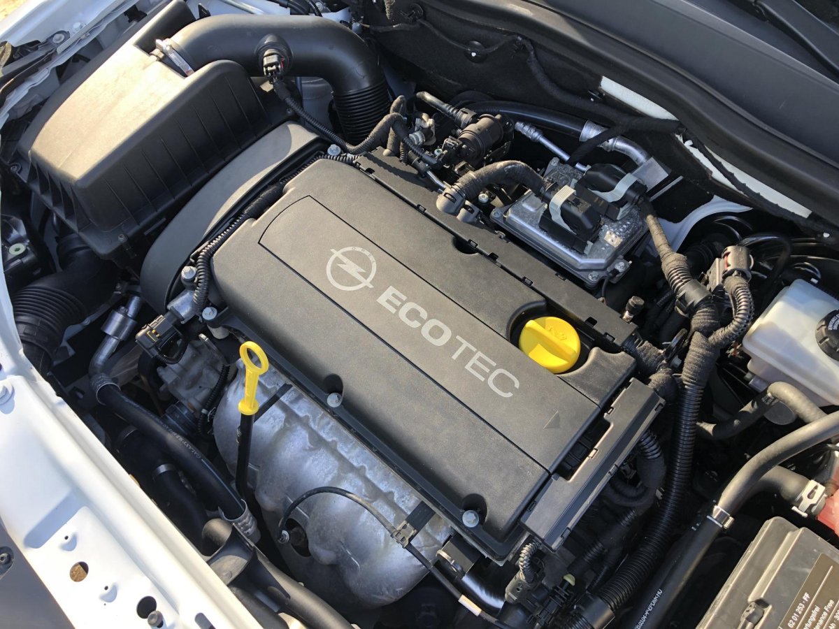 Моторный отсек катка