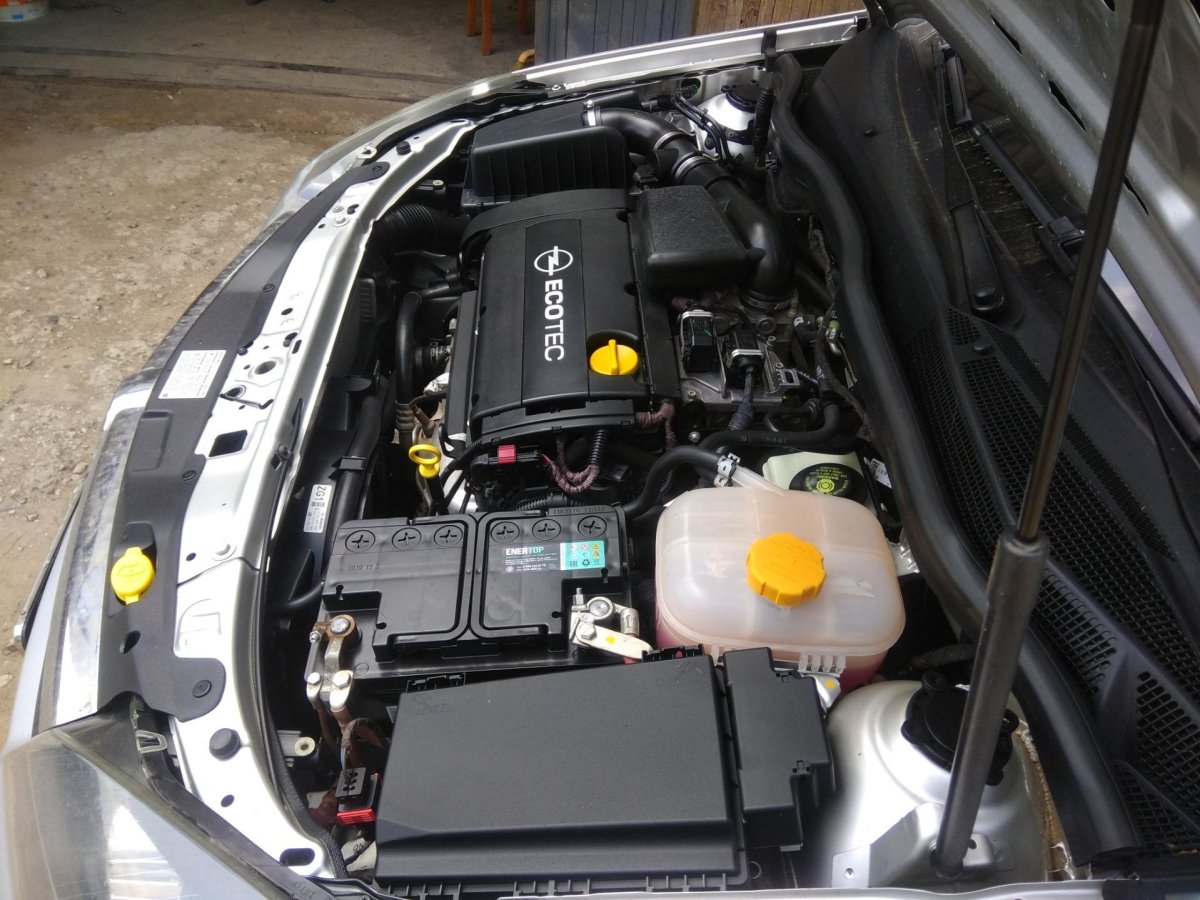 Опель Астра h 1.8 под капотом