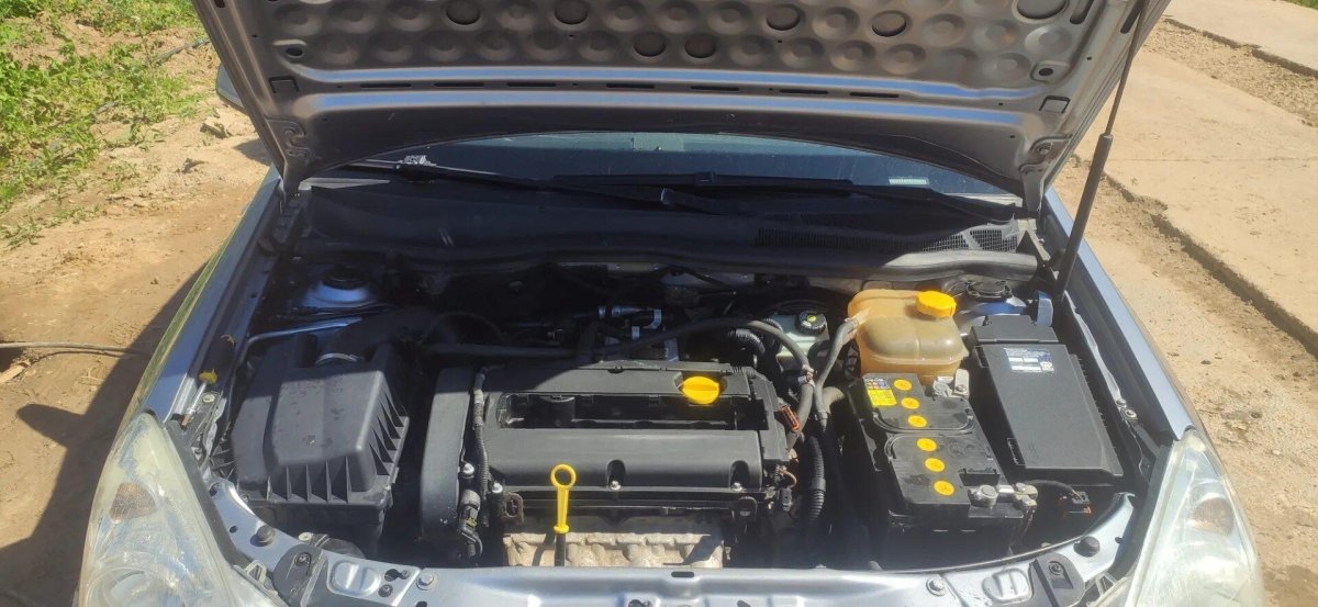 Подкапотное пространство Opel Astra h