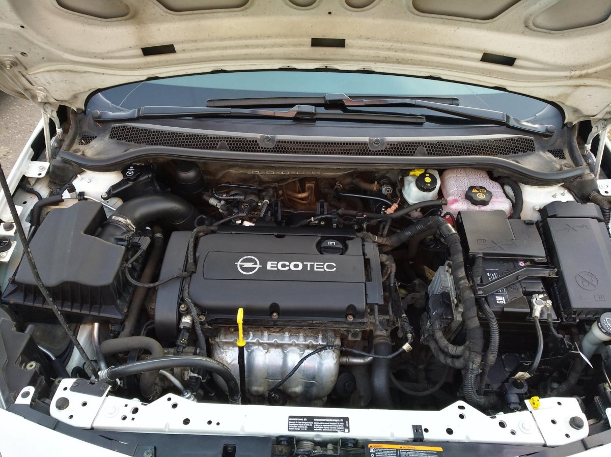 Опель Астра h 1.8 под капотом