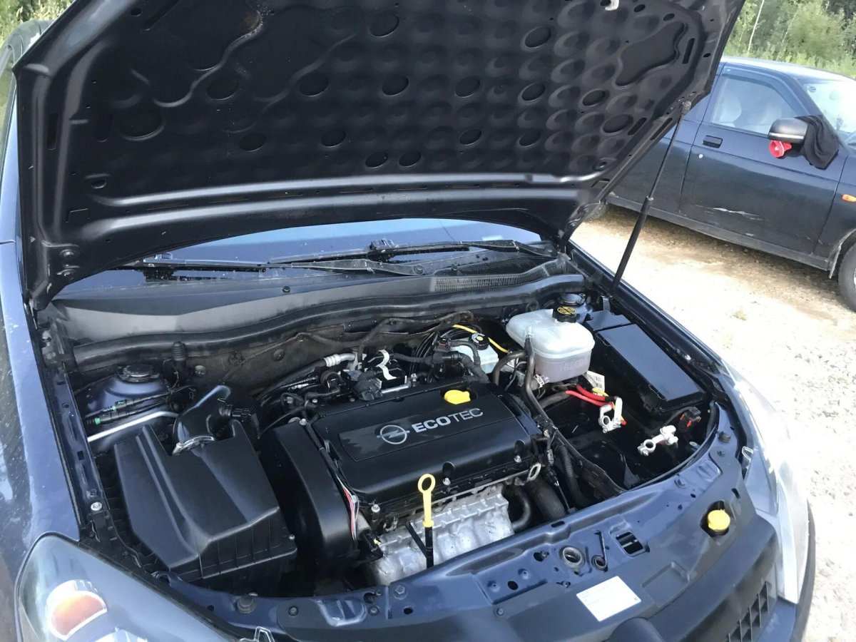 Подкапотное пространство Опель Астра