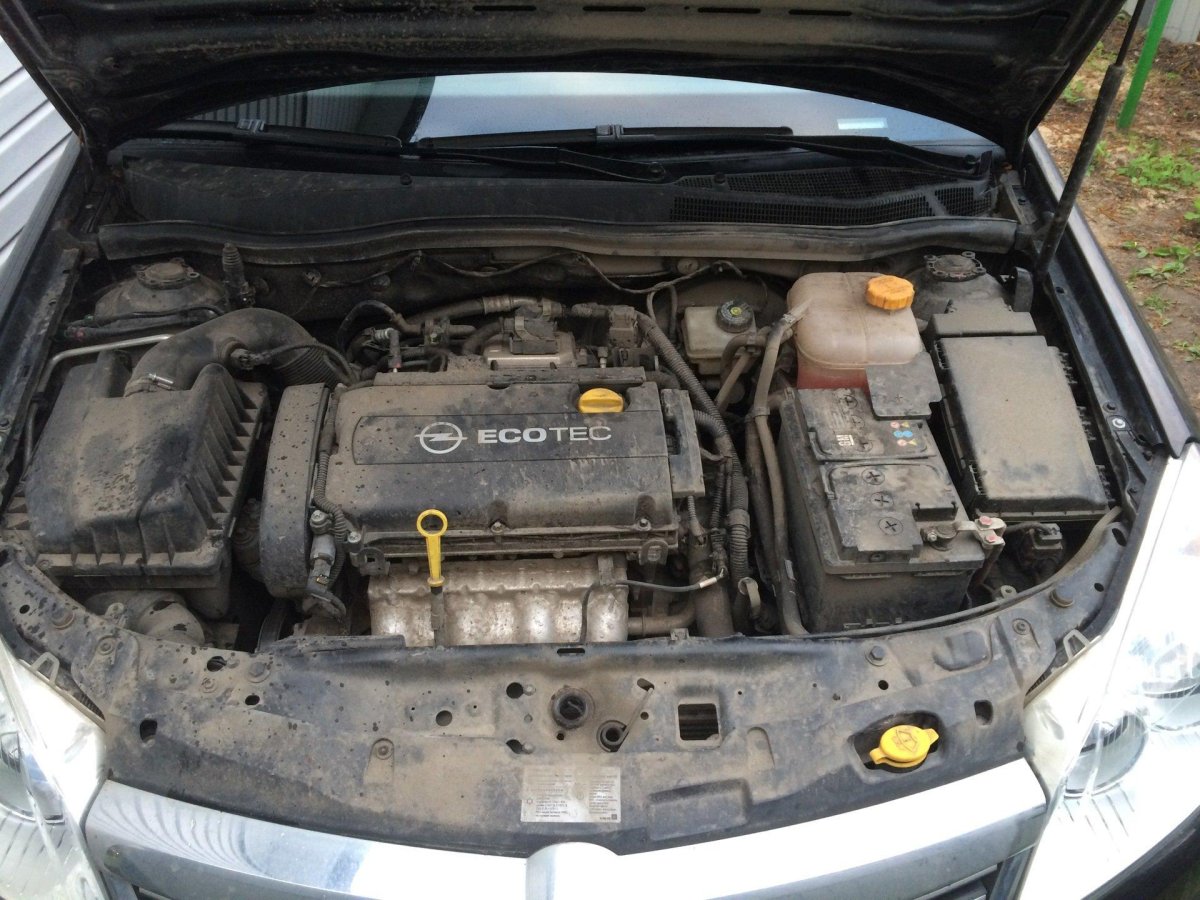 Опель Астра h 1.8 под капотом