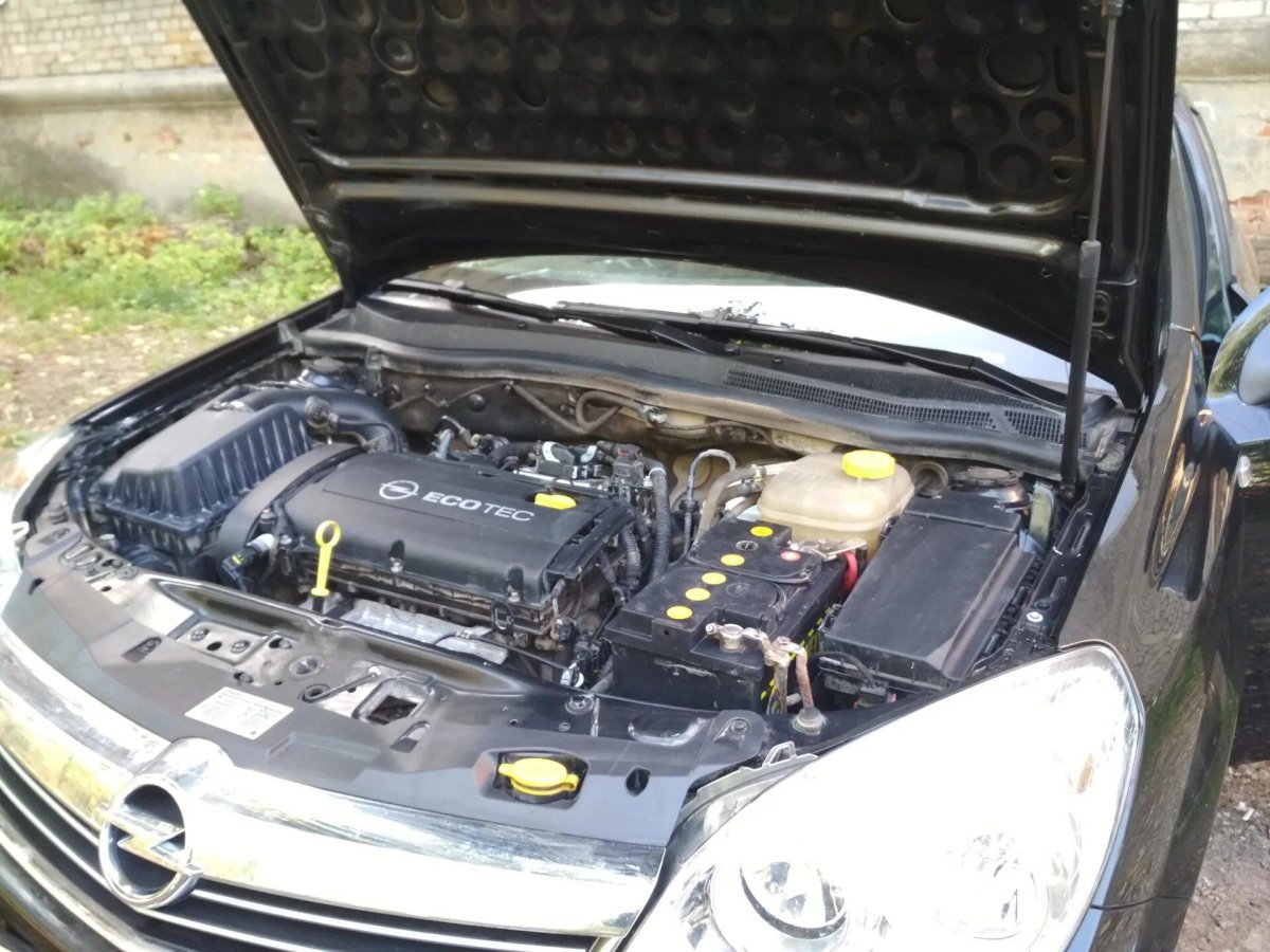 Опель Астра h под капотом