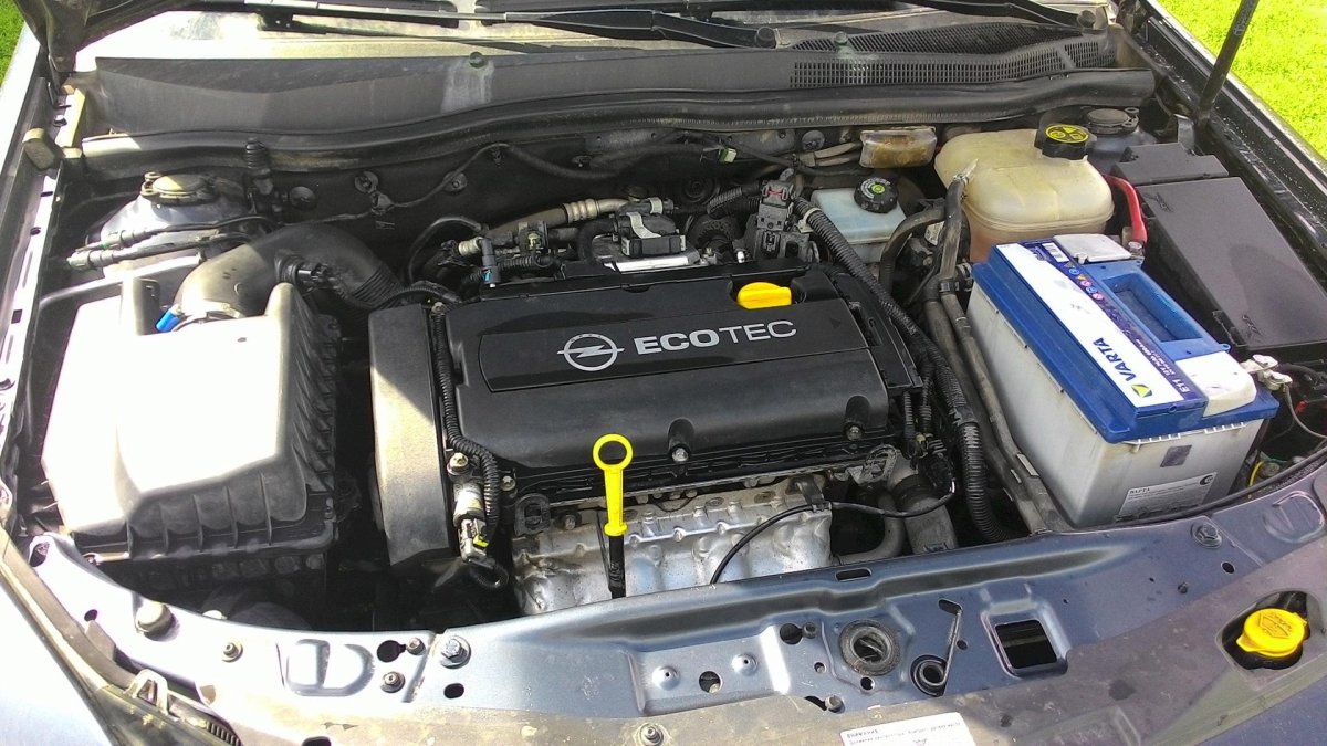 Опель Астра 2008 под капотом