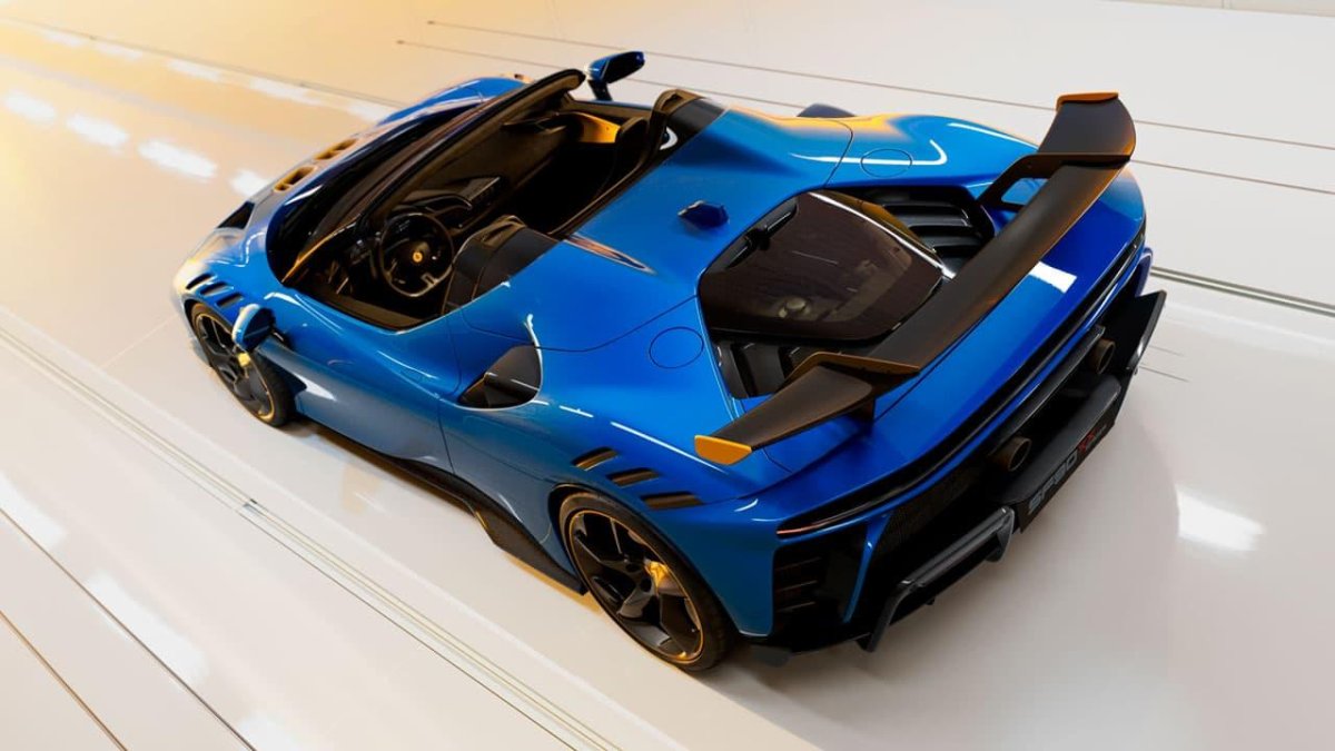 Феррари сф90 Спайдер