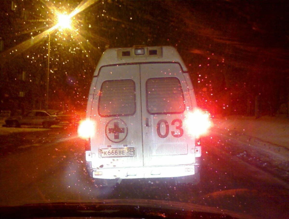 Машина скорой ночью
