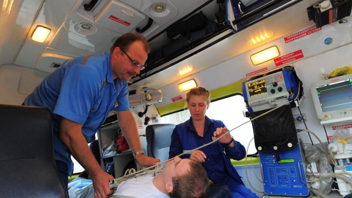 Скорая внутри