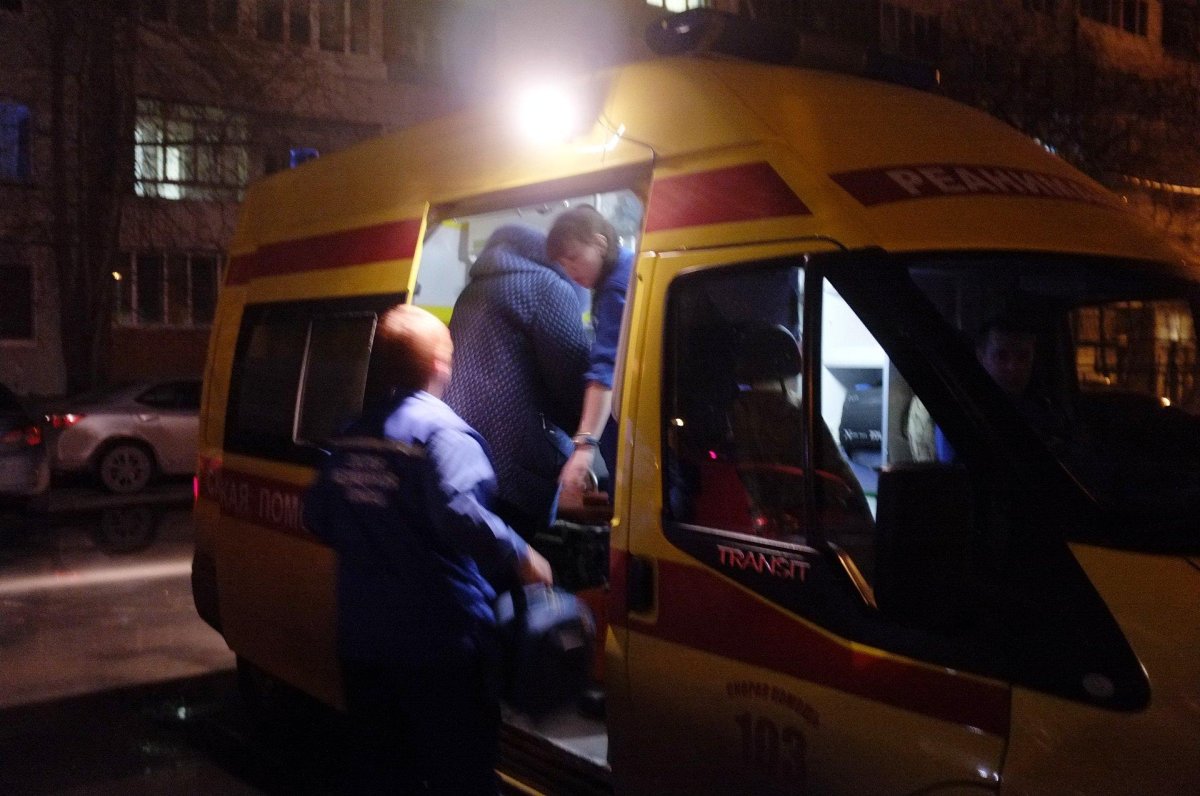 Машина скорой помощи ночью