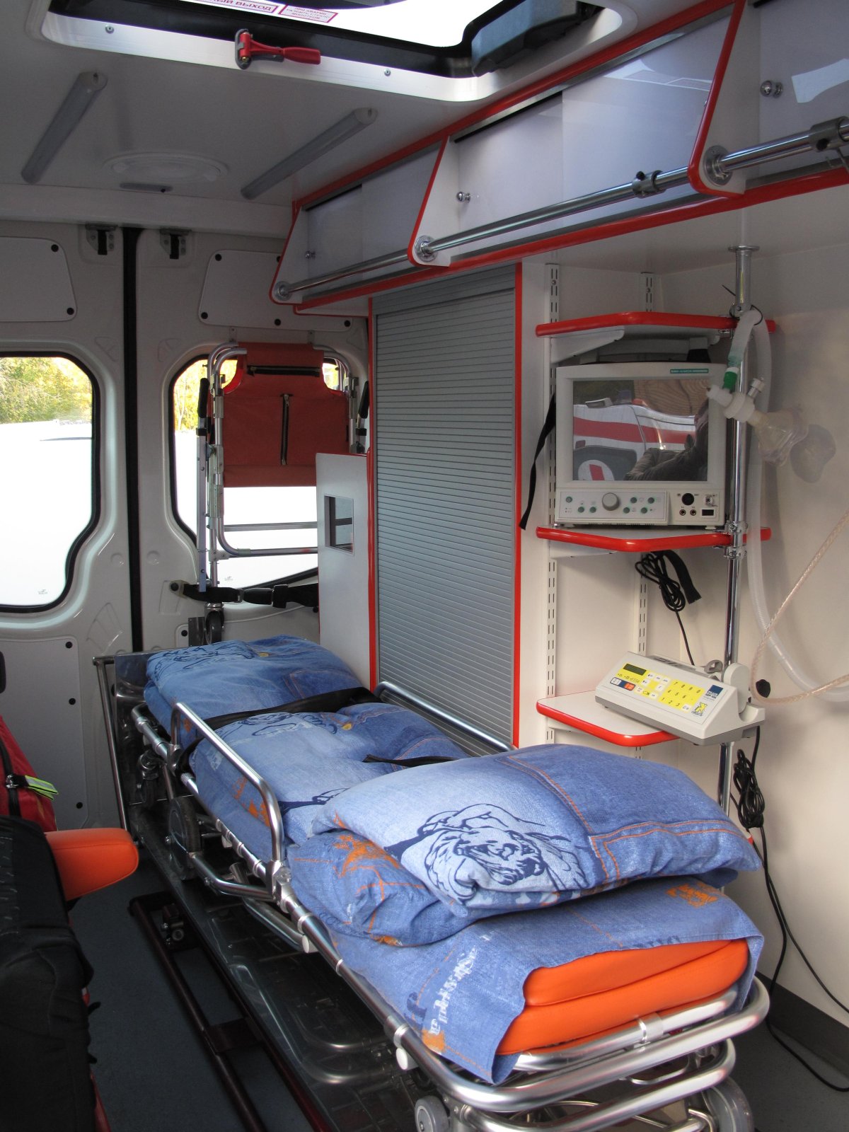 Машина скорой помощи изнутри