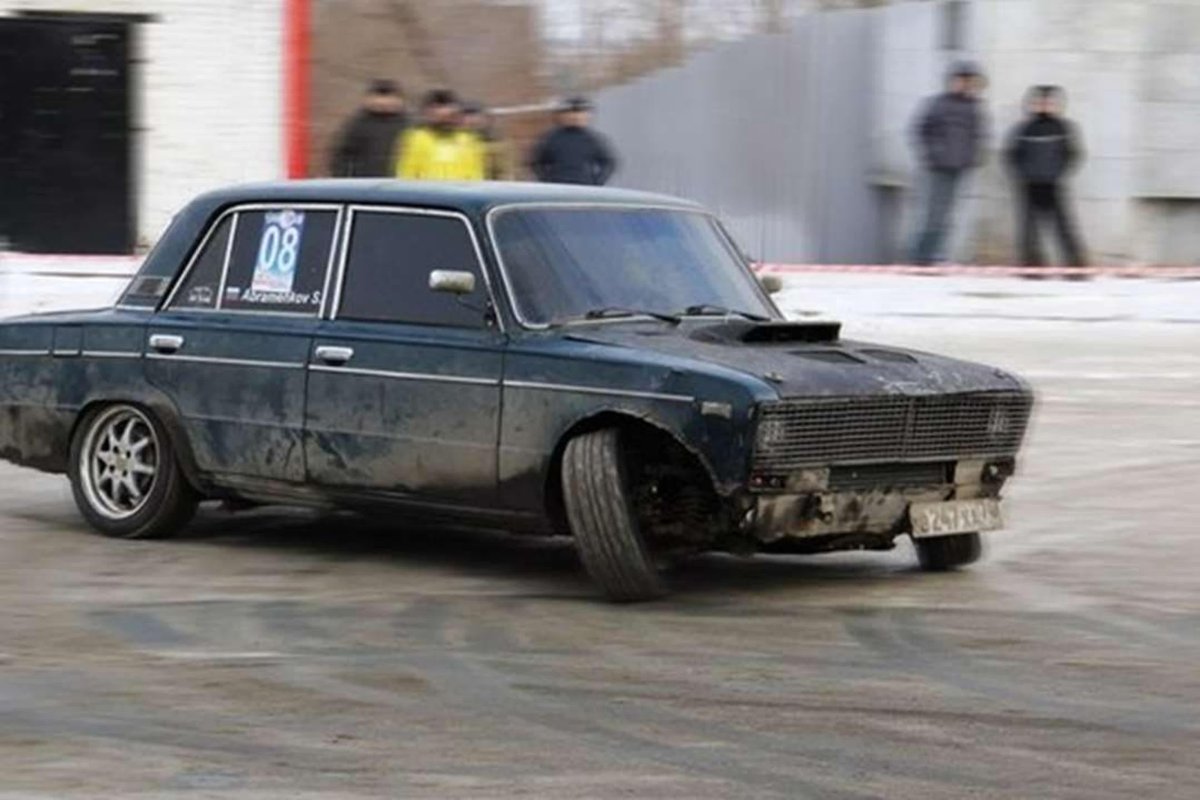 ВАЗ 2106 черный дрифт