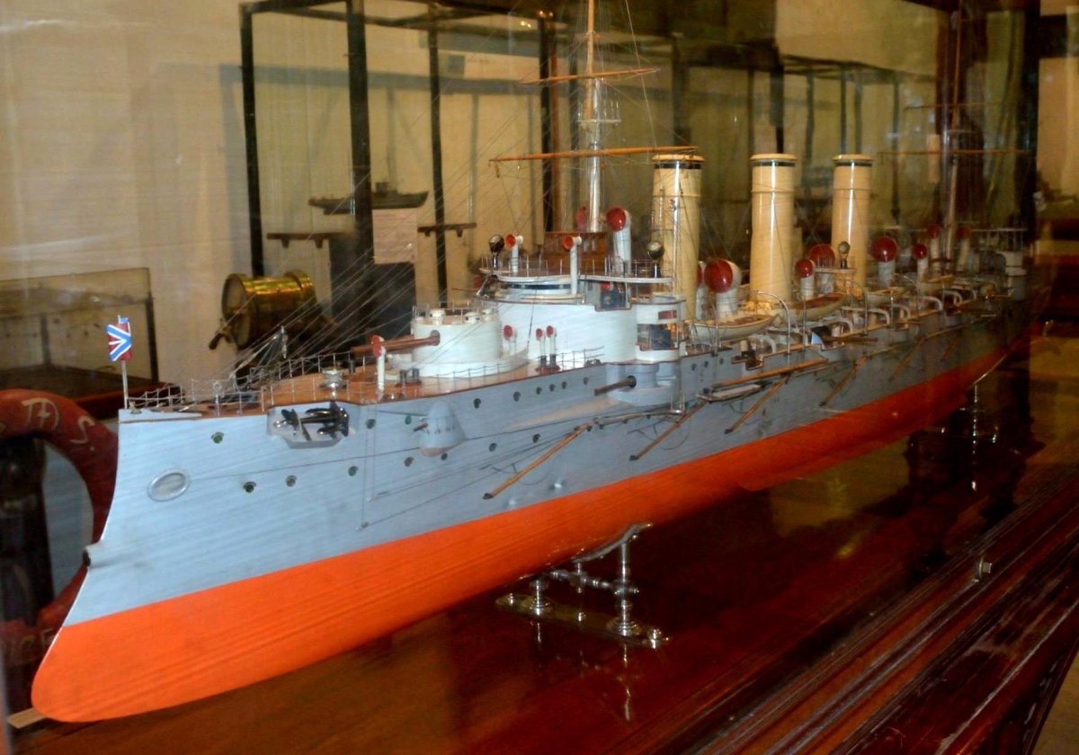 Олег бронепалубный крейсер