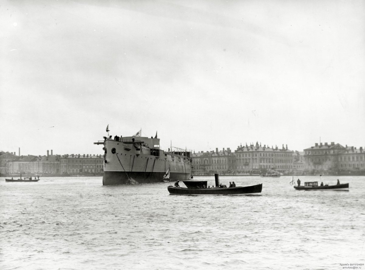 Олег бронепалубный крейсер