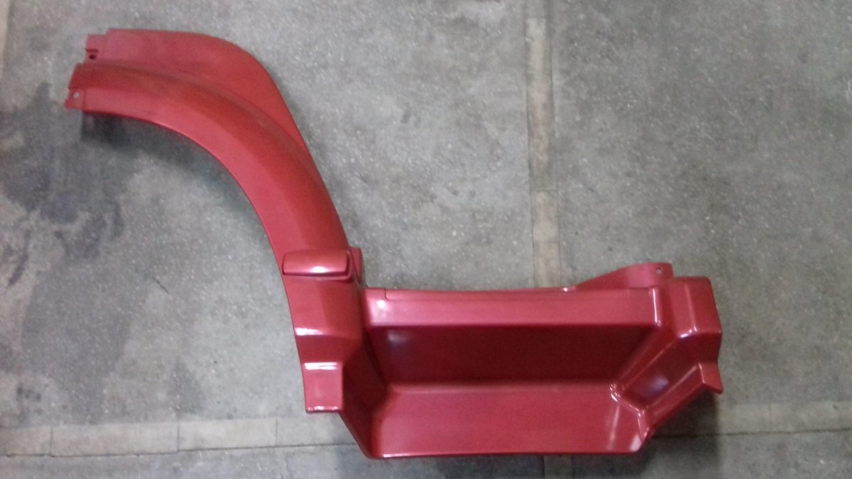 Крыло правое с подножкой евро3 красное \ wg1642230106