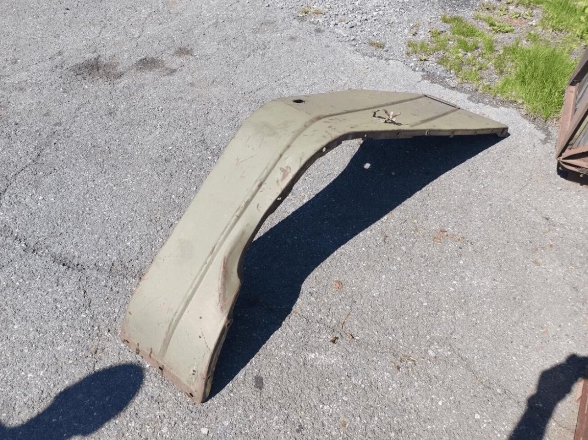 375-8403018-02 Крыло левое