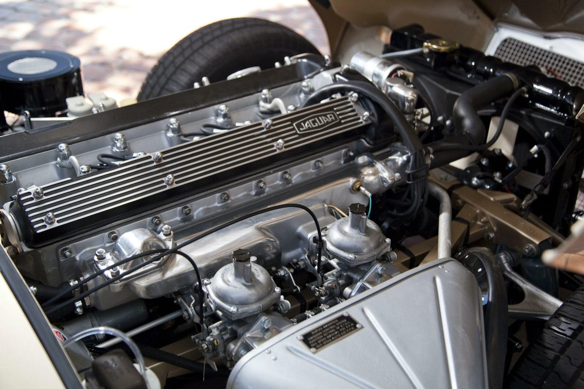 Jaguar e Type двигатель